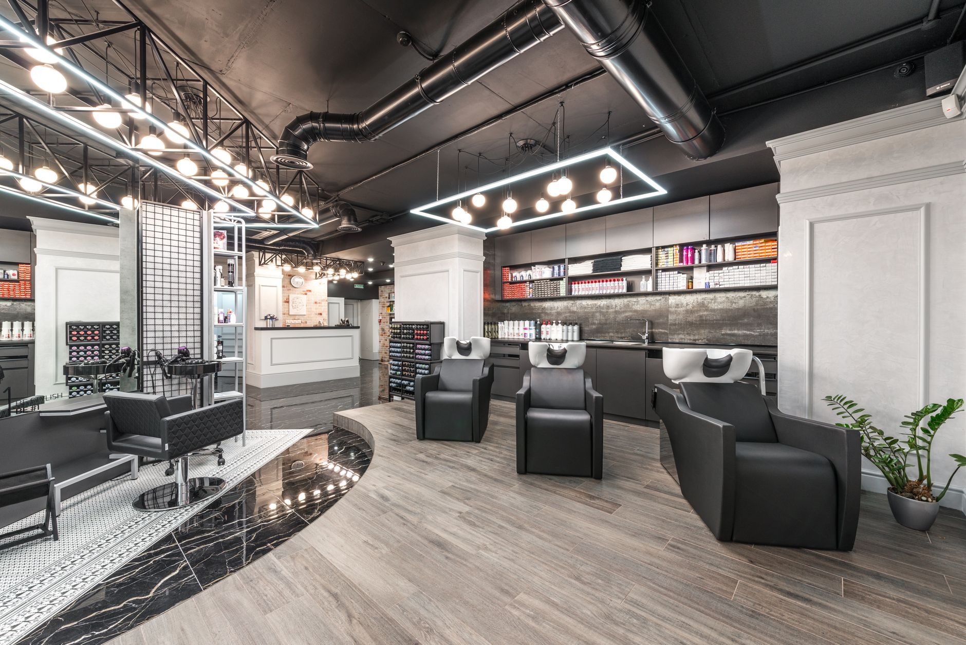 Instalaciones modernas de la escuela de barbería Colomina